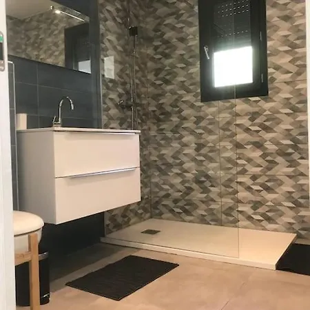 Rossa Contemporaine Piscine Chauffee