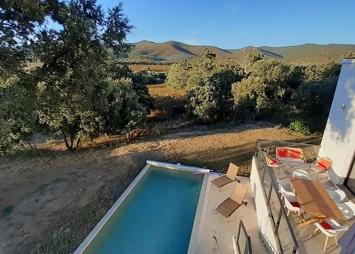 Rossa Contemporaine Piscine Chauffée Villa