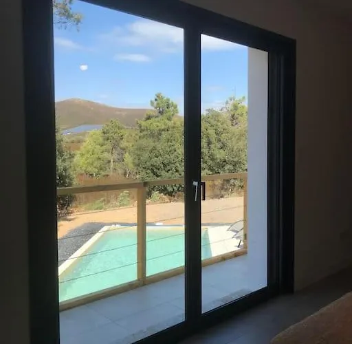 Rossa Contemporaine Piscine Chauffée *