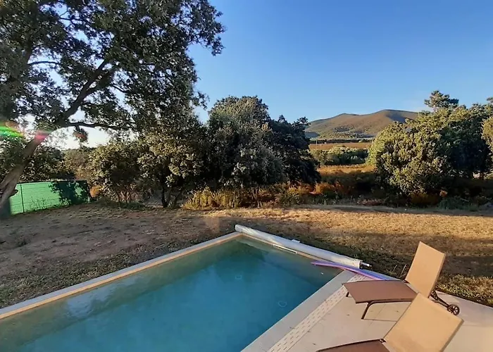 Rossa Contemporaine Piscine Chauffée *